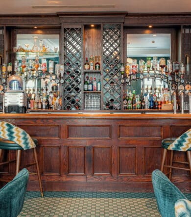Atrium Bar 1